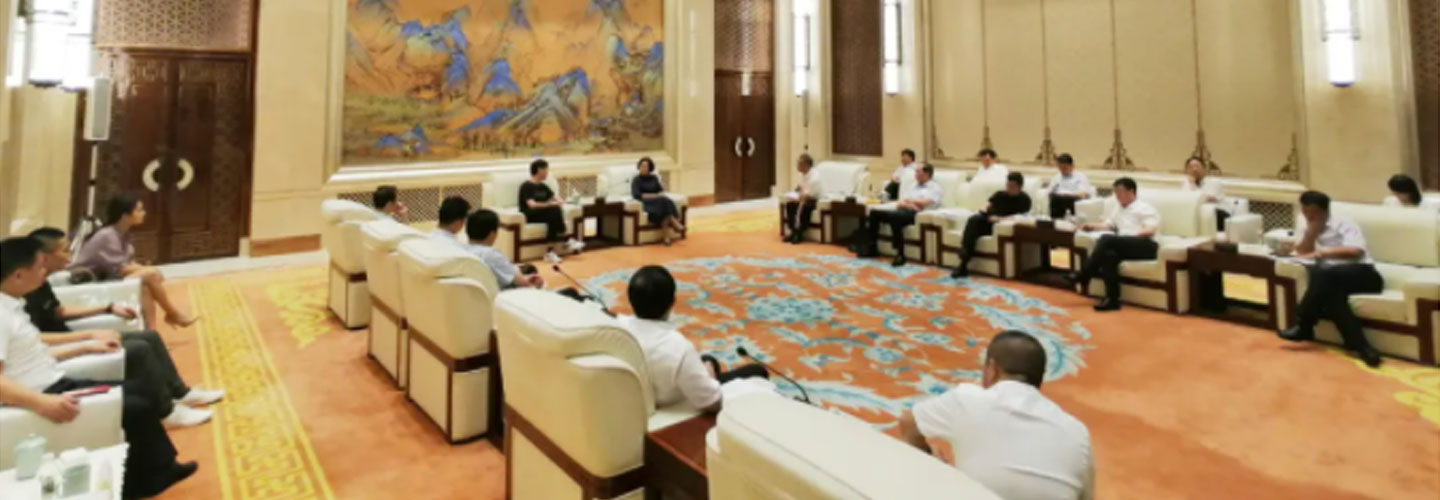 Wu zhongqiong, vice governor of Jiangxi Province, cordially met with Hua bingru, chairman of the group